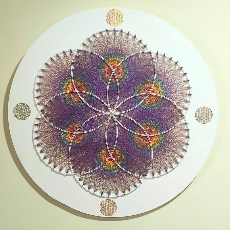 Hilomandala artesanal colorido con diseño avanzado