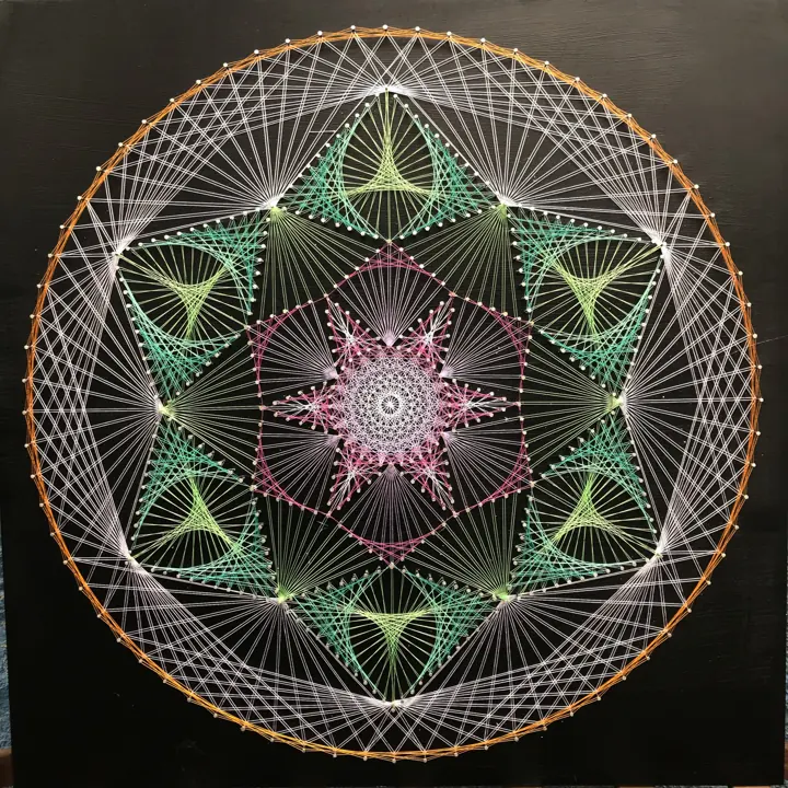 Obra de string art de Fractalería
