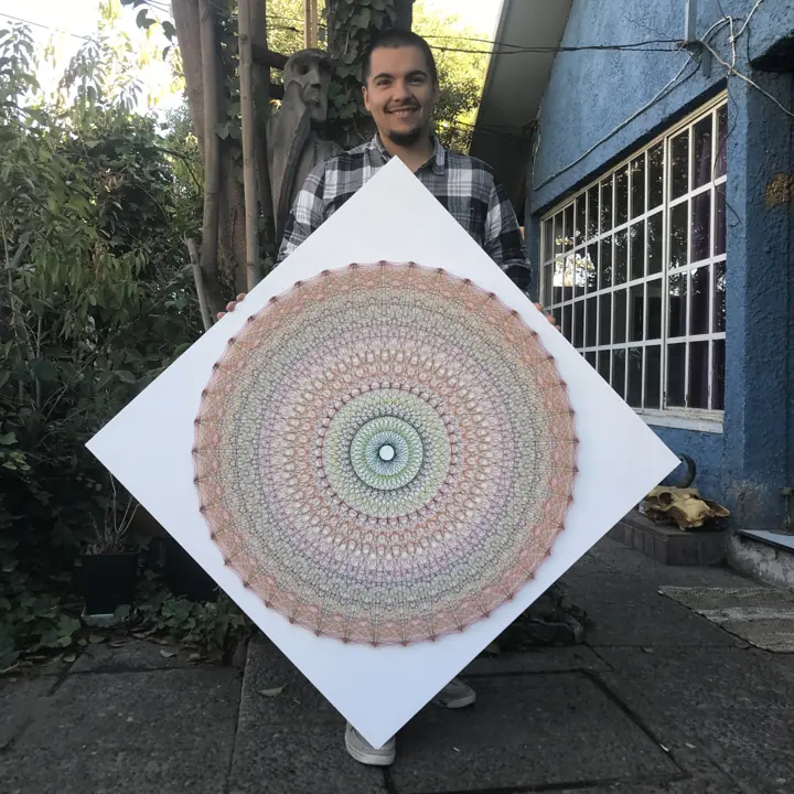 Peça de string art da Fractalería