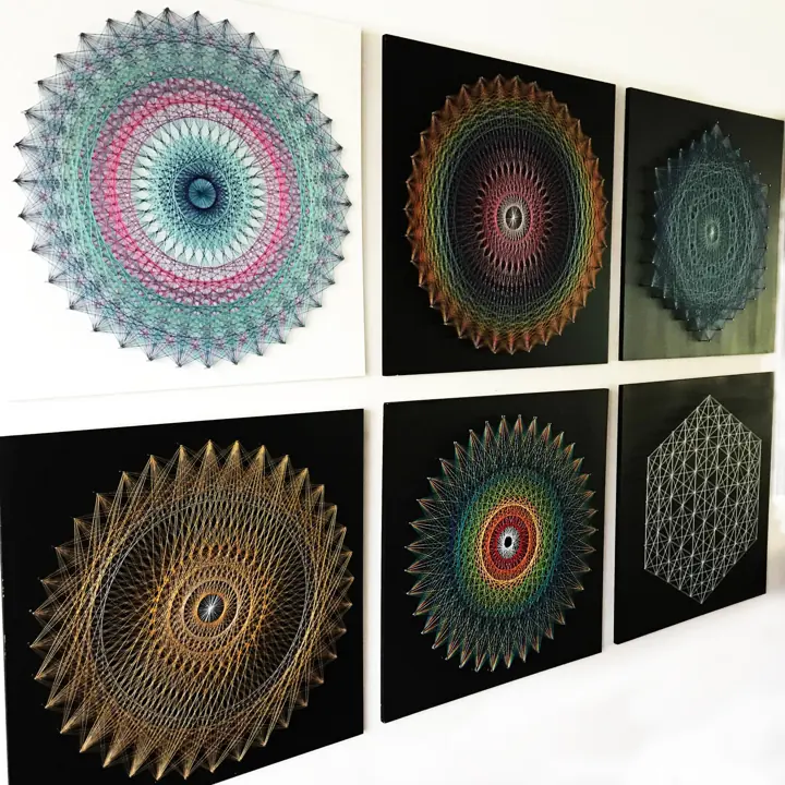 Peça de string art da Fractalería