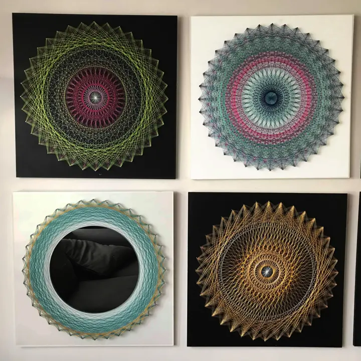 Peça de string art da Fractalería
