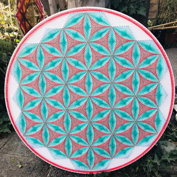 Flor de la vida en string art, obra terminada