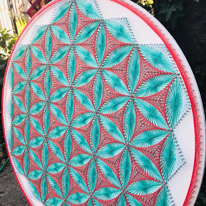 Flor de la vida en string art, obra terminada