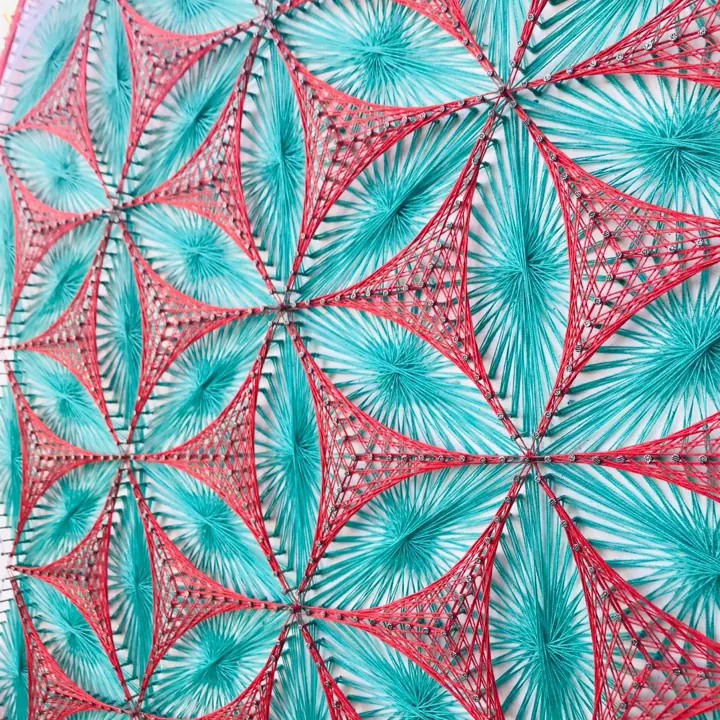 Flor de la vida en string art, obra terminada