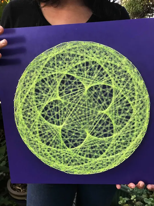 Flor de Venus en string art, obra terminada