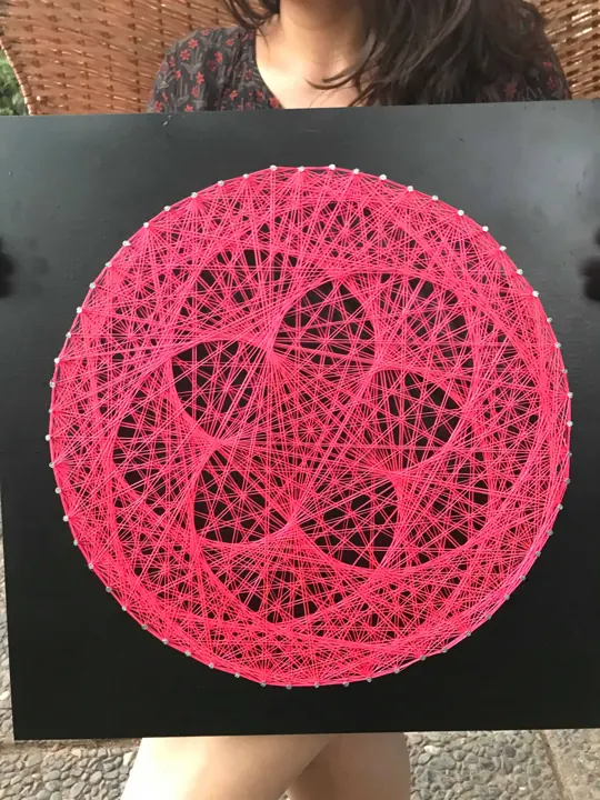 Flor de Venus en string art, obra terminada